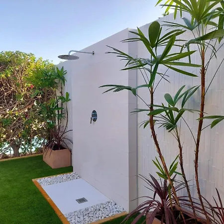 De Diseño Hidromasajes Terraza Y Piscina. San Bartolomé