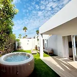 De Diseno Hidromasajes Terraza Y Piscina. San Bartolomé