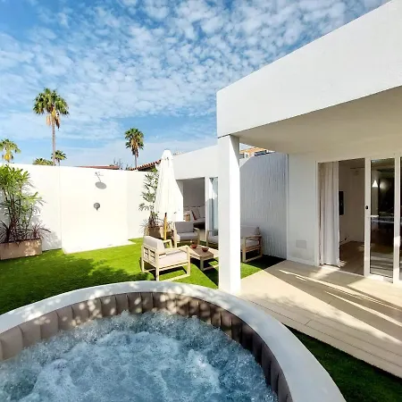 De Diseno Hidromasajes Terraza Y Piscina. Villa *
