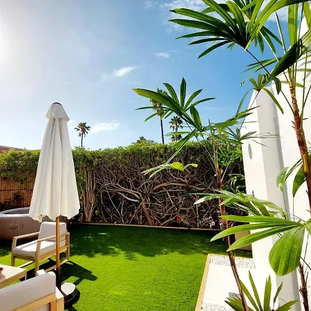 De Diseno Hidromasajes Terraza Y Piscina.