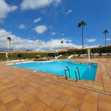 De Diseno Hidromasajes Terraza Y Piscina. Villa *