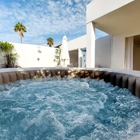 De Diseno Hidromasajes Terraza Y Piscina. * San Bartolome de Tirajana (Gran Canaria)